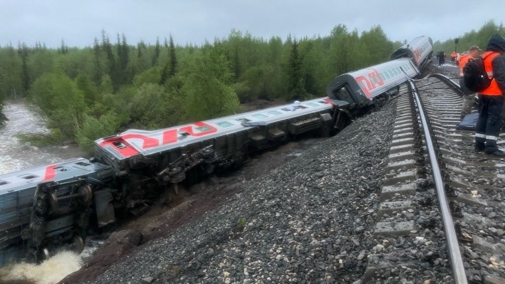 Пассажиров сошедшего в Коми поезда отправили в пункты назначения
