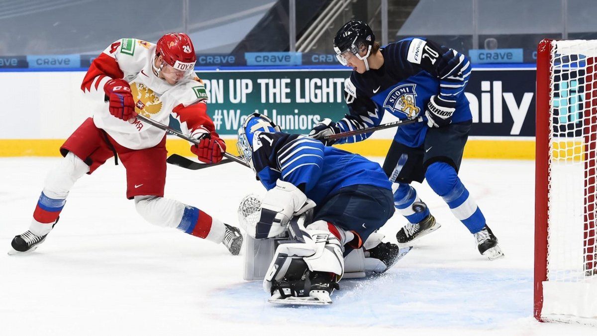 «Мы подставили Ларионова»: капитан сборной России по хоккею прокомментировал провальную игру за бронзу МЧМ