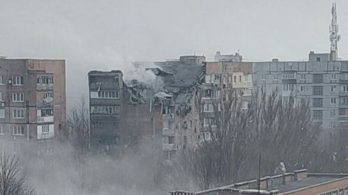 В Донецке снаряд попал в девятиэтажный дом