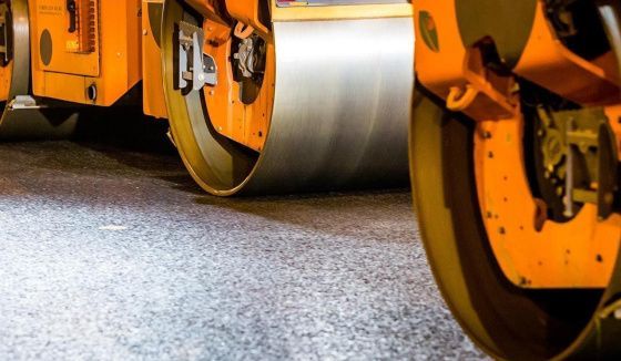 В этом году почти на 30 участках МКАД заменят асфальт