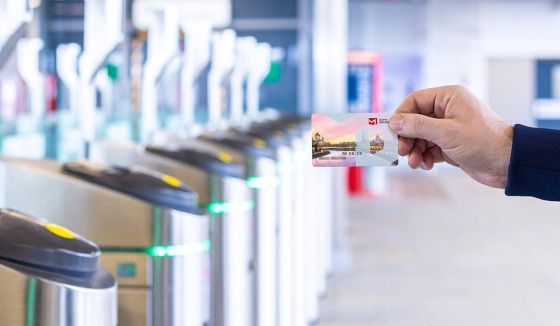 Льготники Москвы смогут ездить на пригородных поездах без бумажных билетов