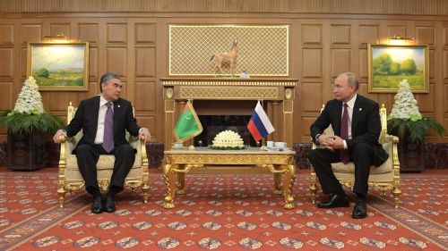 Путин вручил экс-президенту Туркмении сразу три подарка