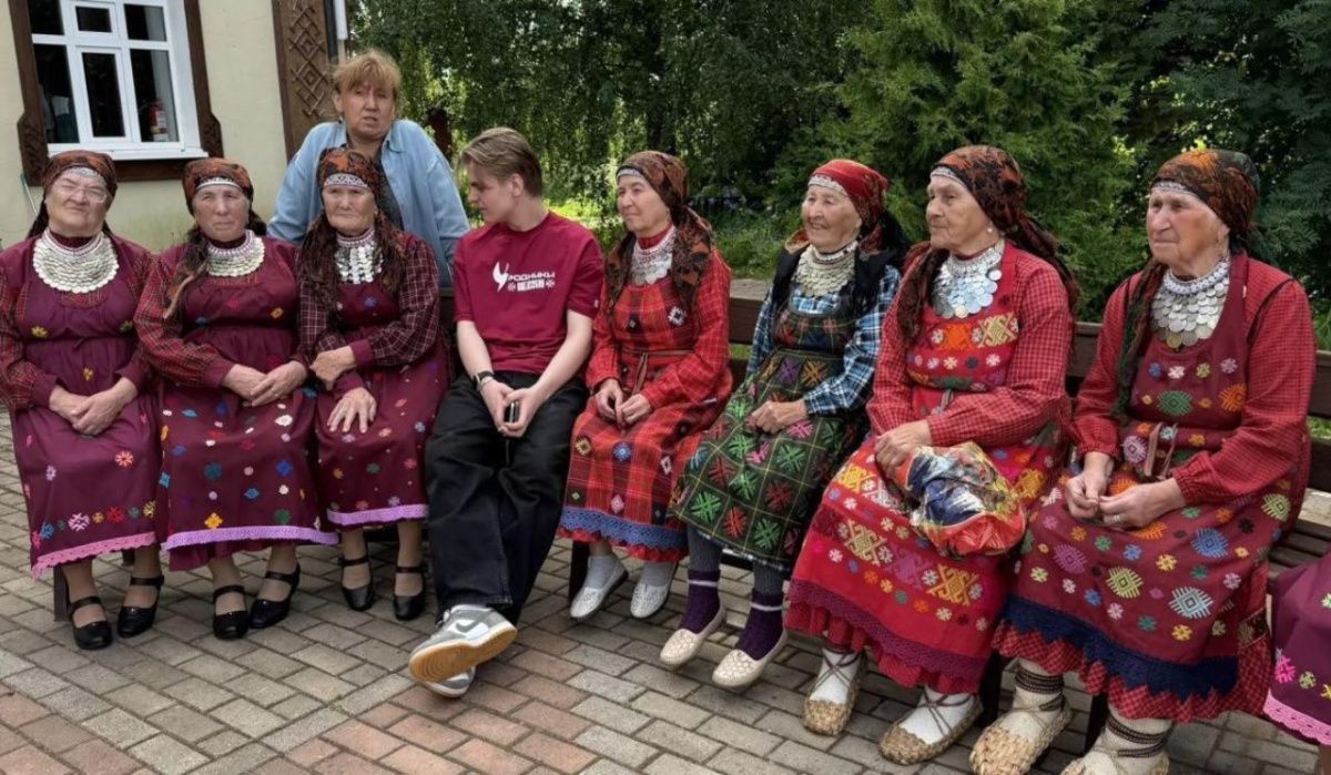 «Бабушек из Бураново» ждет второй шанс: их песня может стать хитом благодаря проекту «Родники. Истоки»