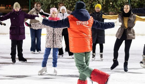 Бесплатные уроки катания на коньках проведут в парке «Сокольники»