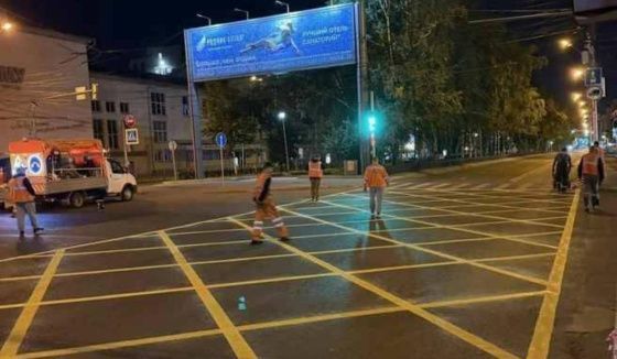 На Красном проспекте Новосибирска появилась «вафельная» разметка