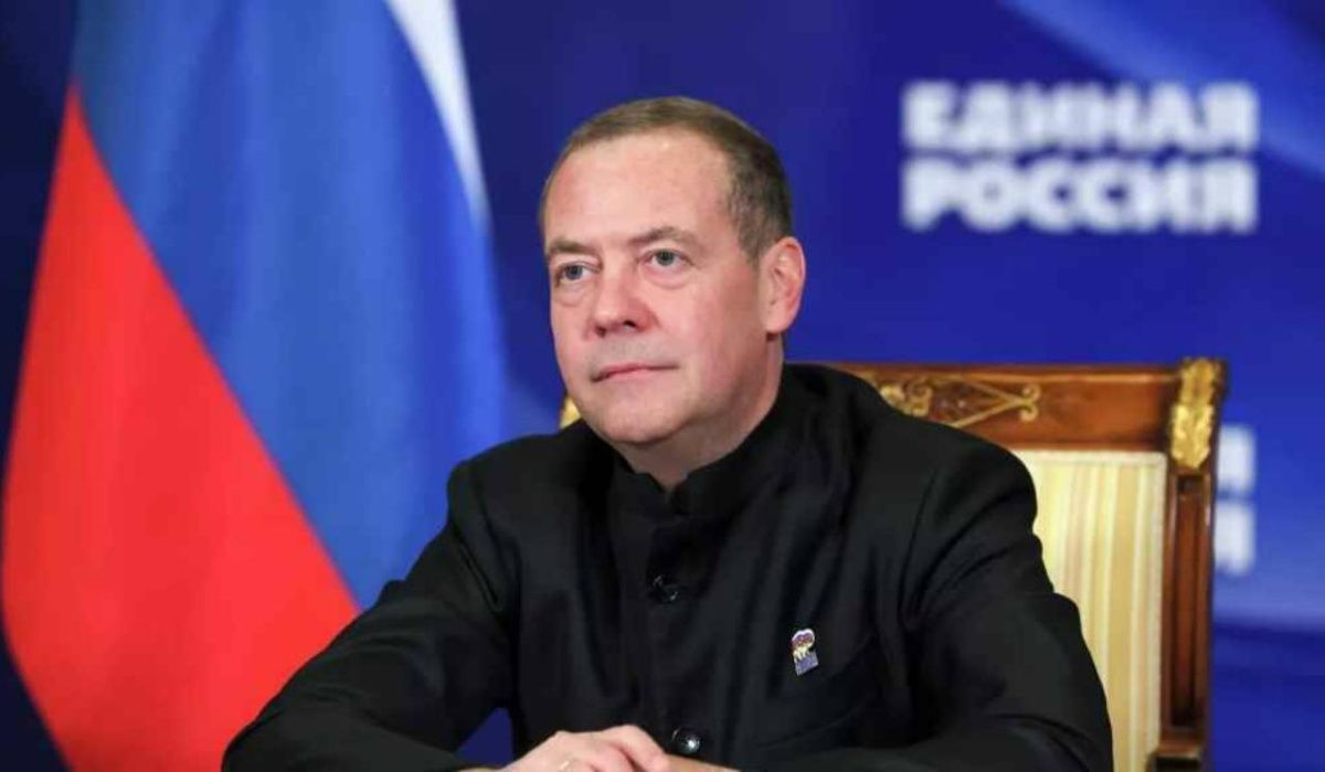 Медведев посоветовал Трампу поторопиться с Гренландией, иначе она может стать российской