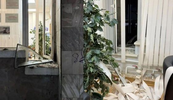 В Новосибирске неизвестные разгромили офис партии «Единая Россия»