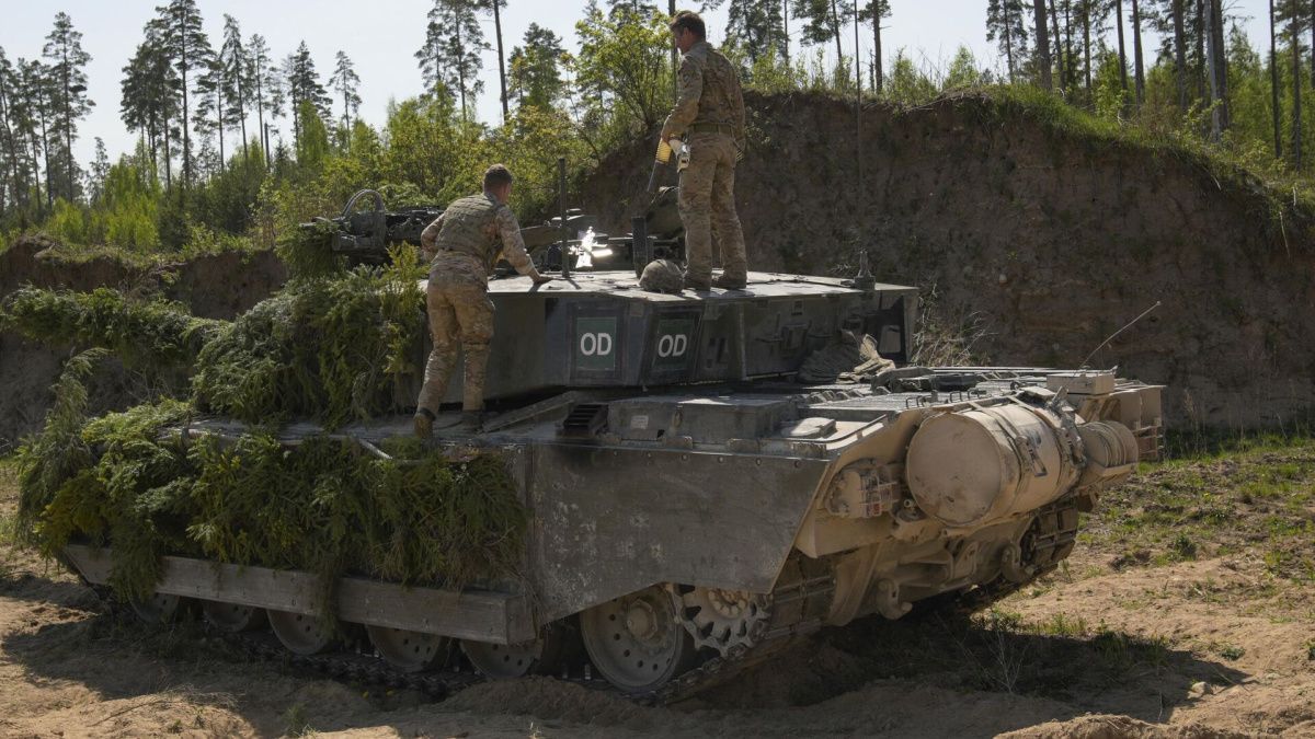 Великобритания не даст Украине новый танк на замену уничтоженному Challenger 2