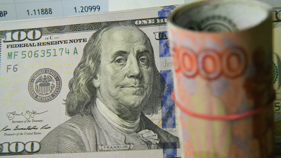 Рубль усилил рост по итогам переговоров Лаврова и Блинкена