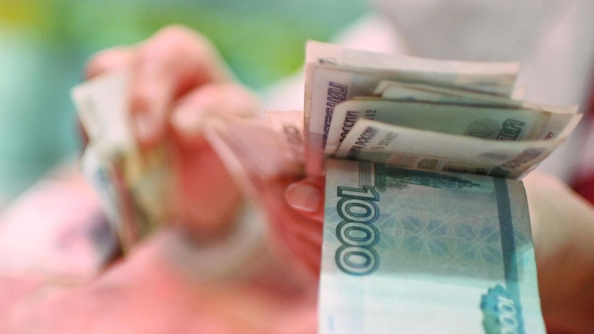 Названа дата повышения МРОТ в России на 18,5%
