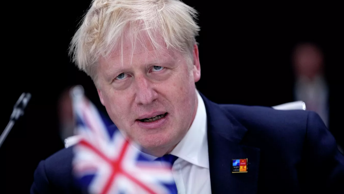 Пять британских министров подали в отставку и призвали уйти Джонсона