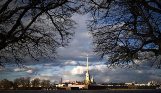 Коммунальщики Петербурга случайно заперли посетителей в Никольском саду
