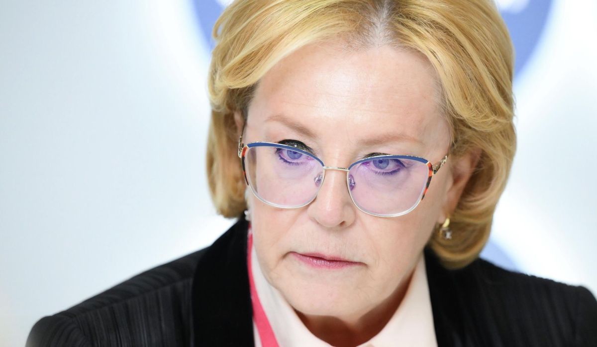 Скворцова объявила о скором выходе вакцины против аллергии на амброзию