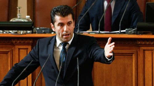 Экс-премьеру Болгарии предложили винить в своей отставке Женщину-кошку и Бэтмена