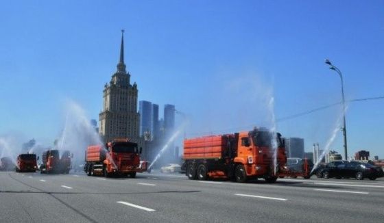 Москвичей попросили соблюдать осторожность из-за 34-градусной жары