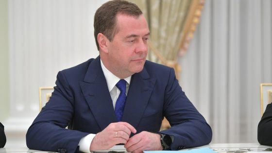 Медведев заявил, что немцы снова стали заклятыми врагами России