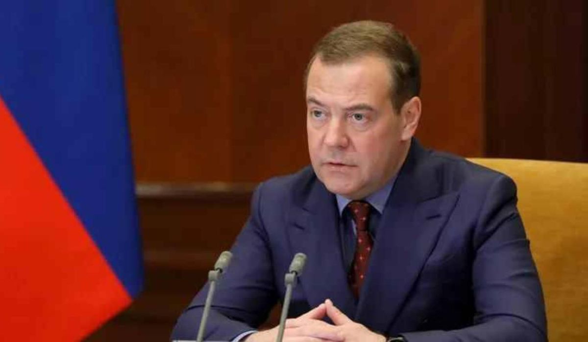 Медведев предупредил Армению о рисках разрыва отношений с Россией