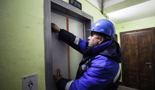 Свыше 1 тыс новых лифтов появилось в домах: московские чиновники отчитываются по капремонту