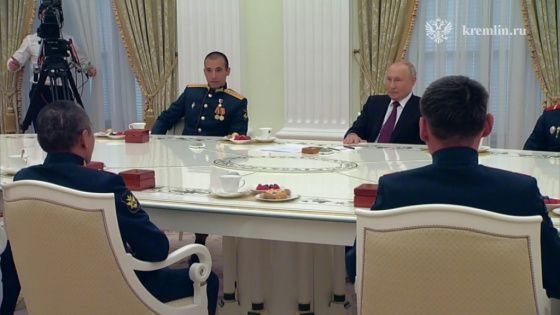 Путин пообщался с экипажем танка «Алёша»