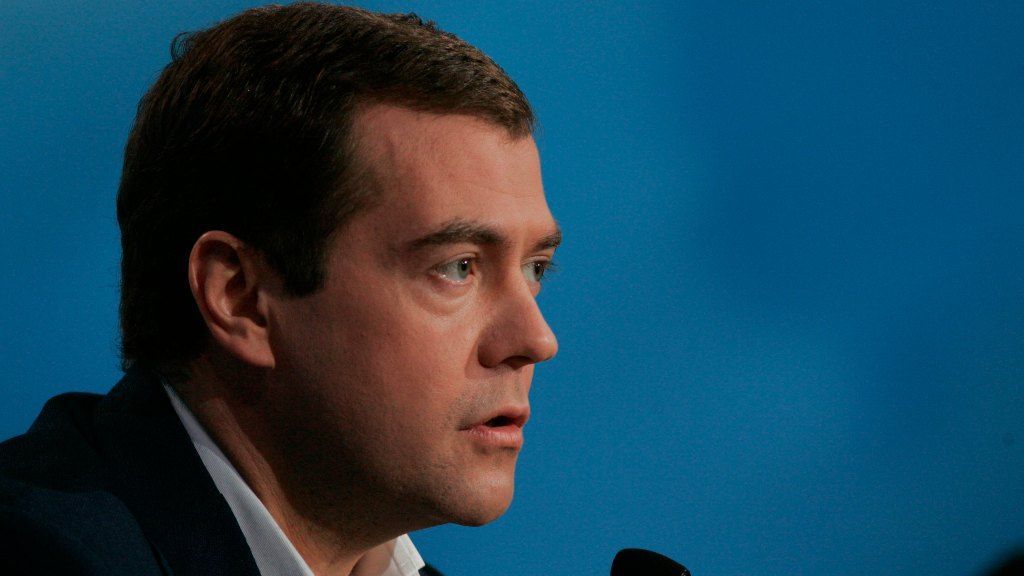 Медведев: при отказе Киева от предложения Путина Россия продолжит наступление