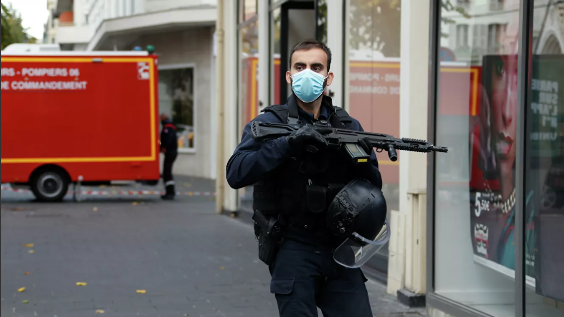 В Париже задержан ещё один напавший на полицейских с ножом