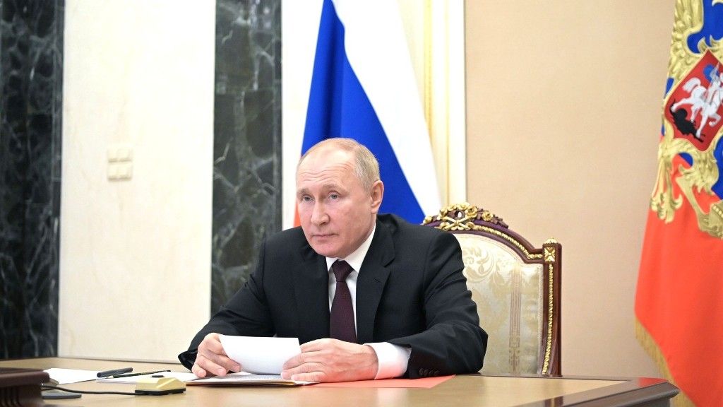 Путин поручил повысить пенсии военным и силовикам на 8,6%