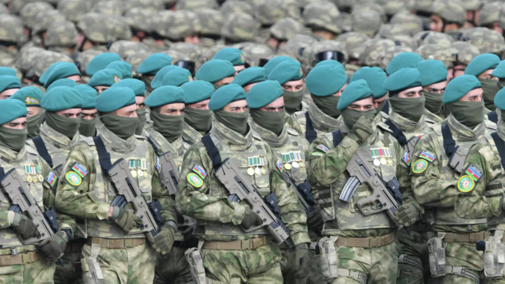 Ильхам Алиев устроил военный парад в столице Азербайджана