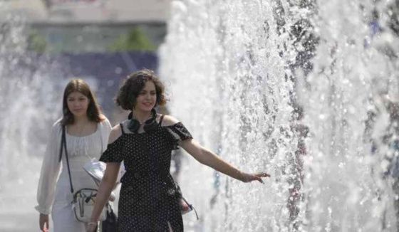 В Екатеринбурге продлили сезон фонтанов
