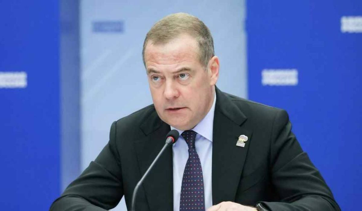 "Работайте на Америку, дедуля!": Медведев поставил Грэма* на место
