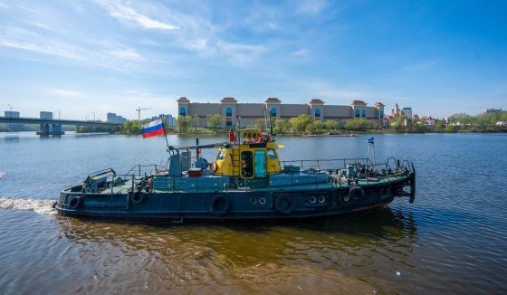 Коммунальный флот Москвы собрал 390 тонн мусора с начала летней навигации