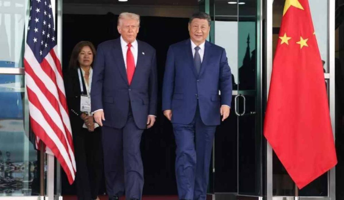 Си Цзиньпин сдержал попытку Трампа перетянуть рукопожатие в свою сторону