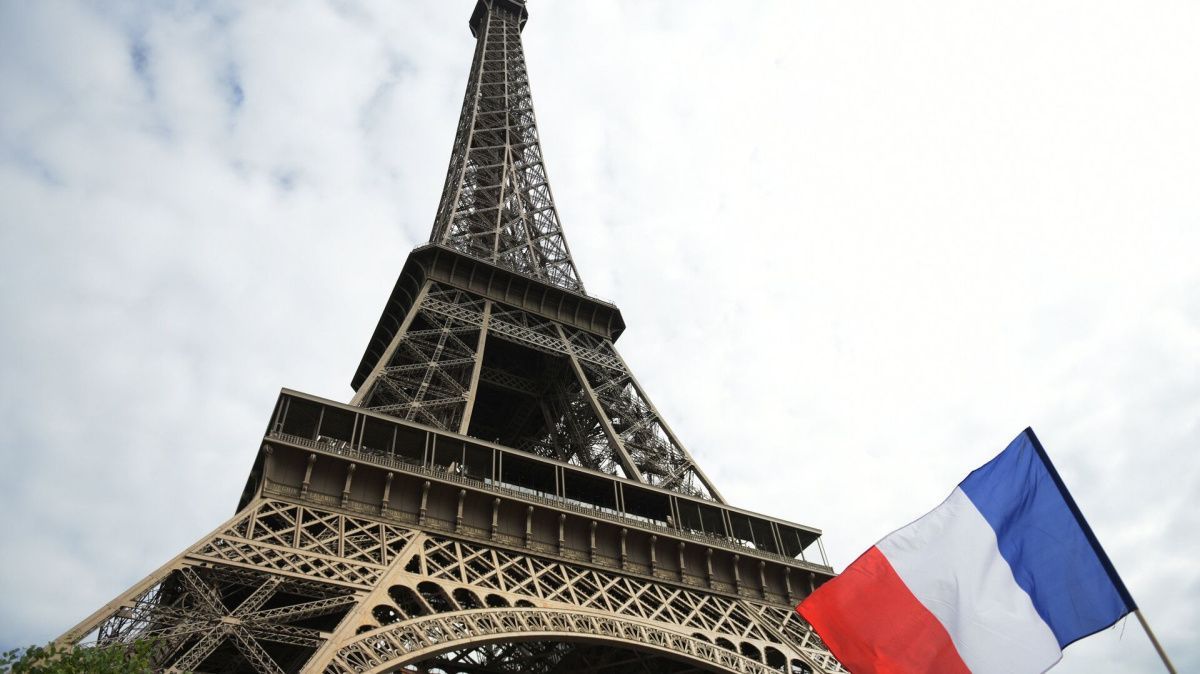 В России назвали миграционную политику Франции «антинациональной»