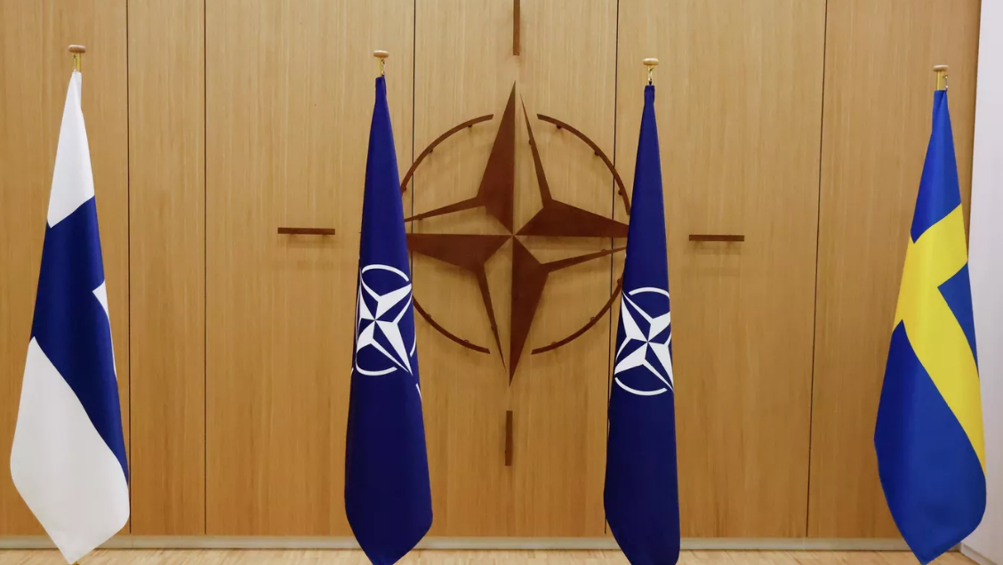 Парламент Венгрии перенес голосование о приеме Финляндии и Швеции в НАТО