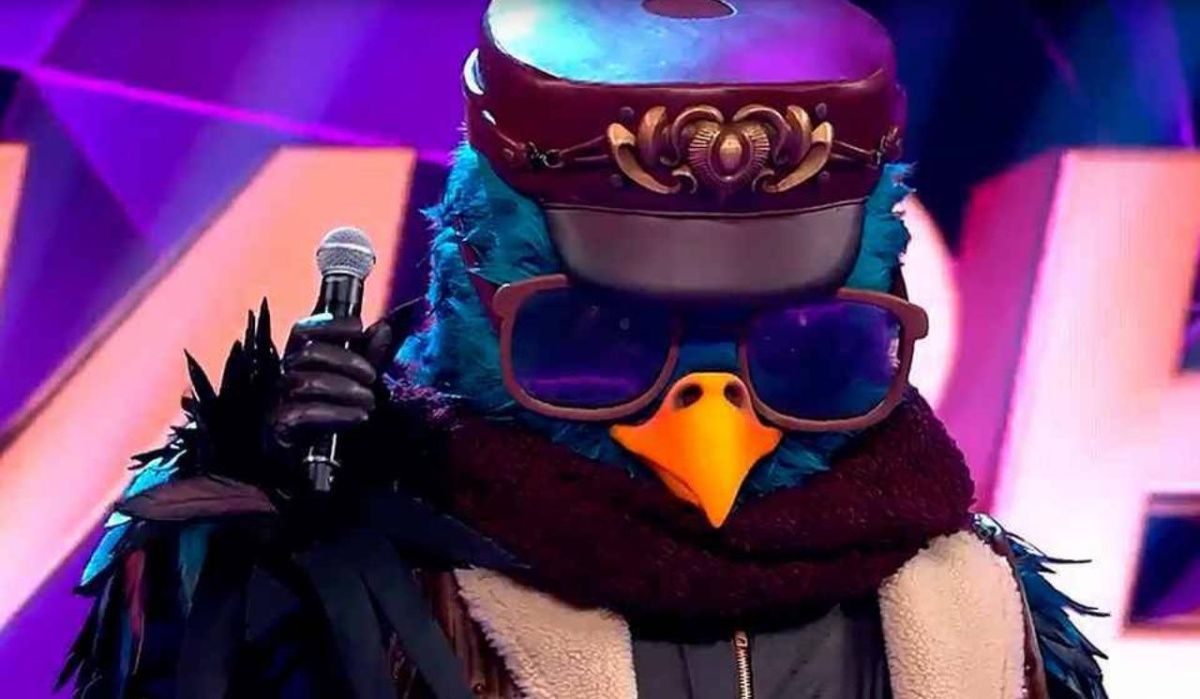 Снегирь покинул шоу "Маска"