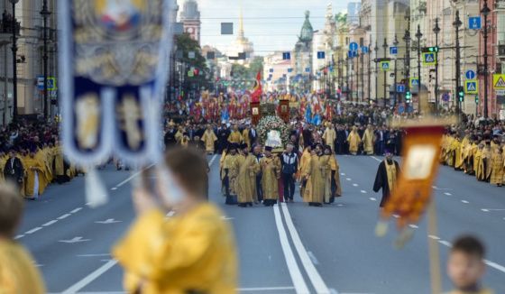 В крестном ходе в Петербурге приняли участие свыше 90 тысяч человек