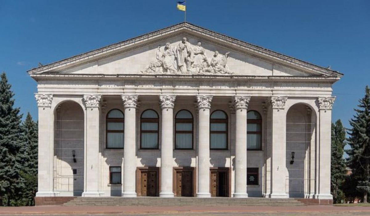 Один из украинских театров вынужден прекратить работу, так как там не осталось мужчин
