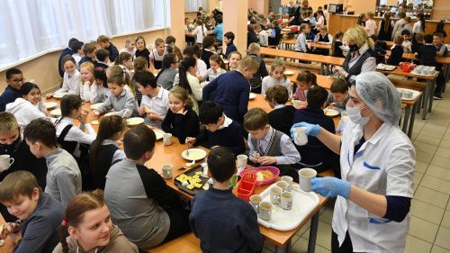 Эксперты согласились с мнением Пригожина о проблемах школьного питания Петербурга
