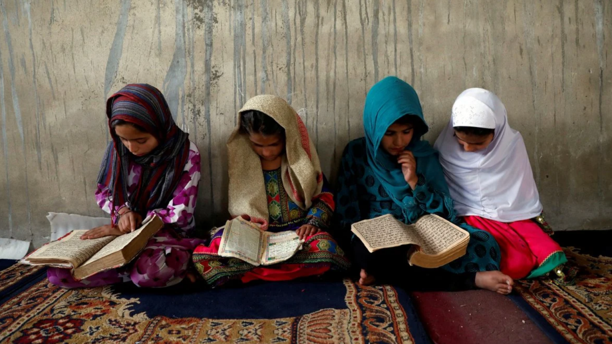 В Афганистане вновь откроют школы для девочек