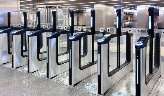 В метро «Деловой центр» начали работу турникеты столичного производства