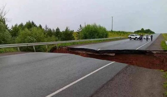 Участок автодороги обрушился в Татарстане из-за дождей