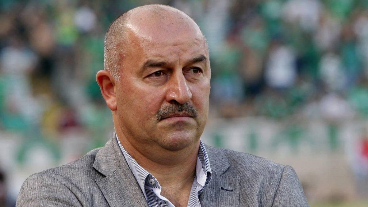 Главный тренер сборной России по футболу привился от Covid