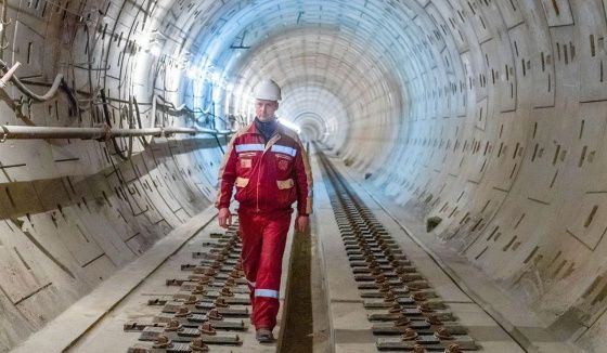 У будущей станции метро «Достоевская» идёт завершение строительства обходных тоннелей