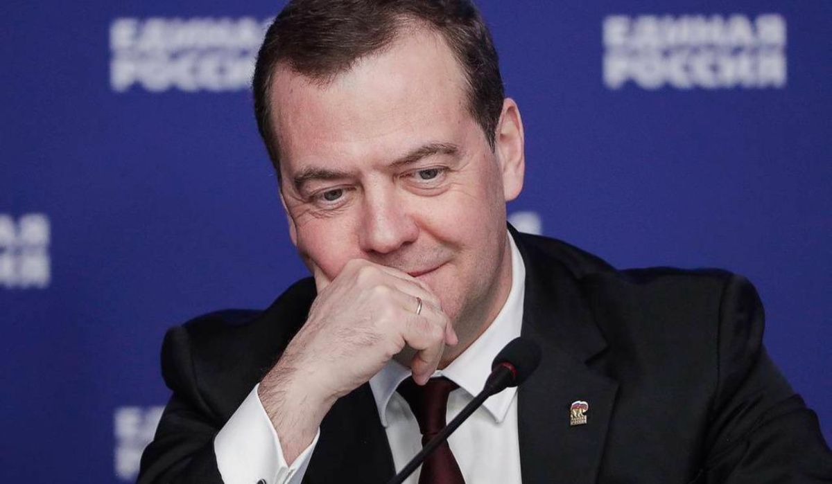 «Сегодня самое время навести порядок»: Медведев призвал ввести строгую ответственность для иноагентов на федеральном уровне