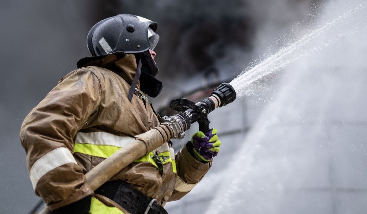 В Петербурге пожар в частном доме унес жизни трёх человек