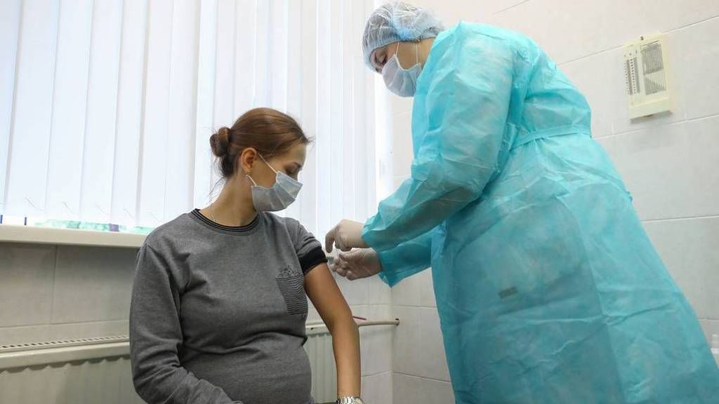 Россиян будут бесплатно вакцинировать в частных клиниках