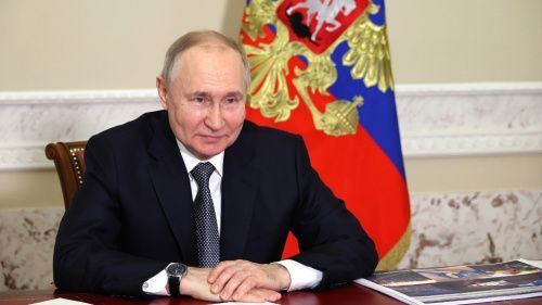 Путин поблагодарил россиян за помощь новым регионам