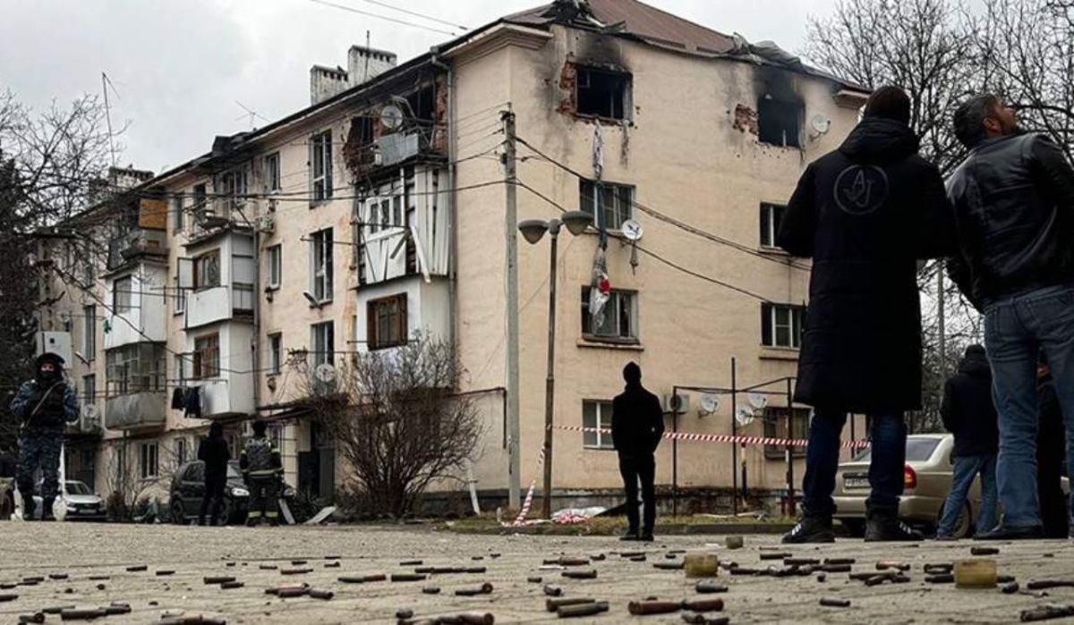В одном из российских регионов более 8 часов длился бой с боевиками засевшими в жилом доме. В ход шли даже гранатометы