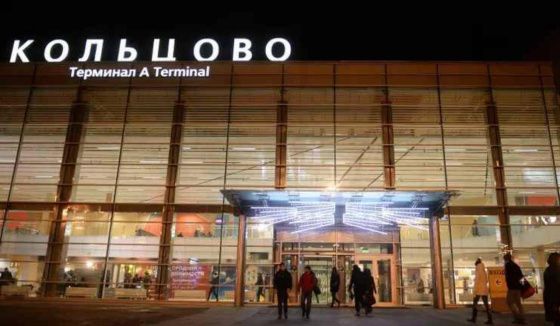 В Кольцово временно ограничат вход в международный терминал и изменят остановки