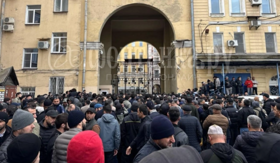 Силовики провели масштабный миграционный рейд на Сенном рынке Санкт-Петербурга