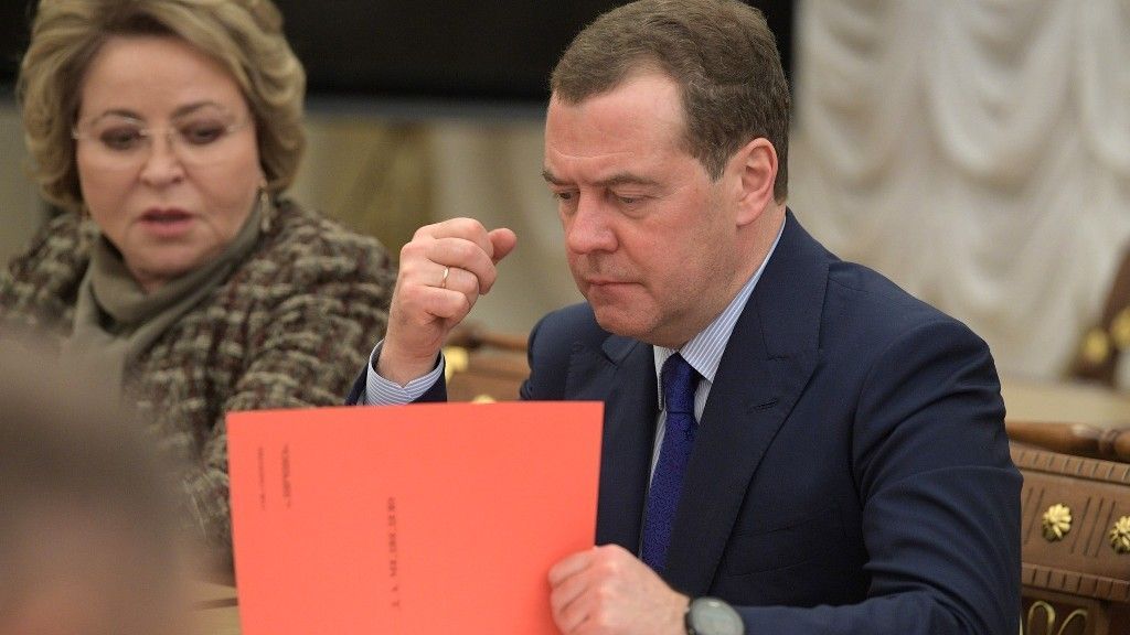 Медведев высказался о распаде Евросоюза и США на примере Ивана Грозного